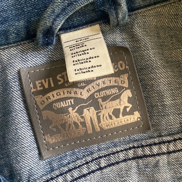 Levi’s cropped jean jacket size small - Picture 3 of 3
